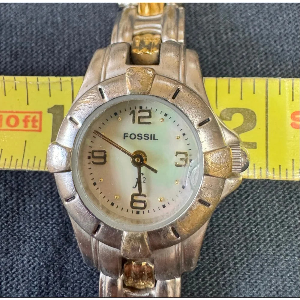 Vintage - F2 Fossil women's two-tone wrist watch with a mother-of-pearl face
